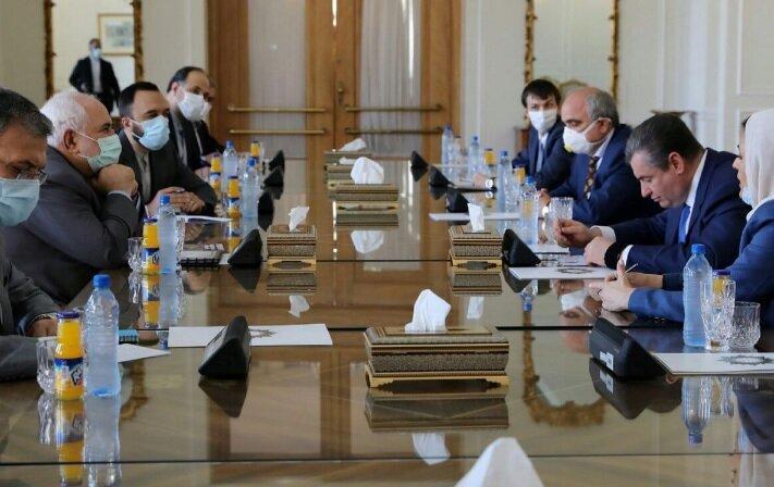 دیدار ظریف با رئیس کمیته بین الملل دومای روسیه، همکاری بلند مدت دو کشور محور گفتگو، عکس