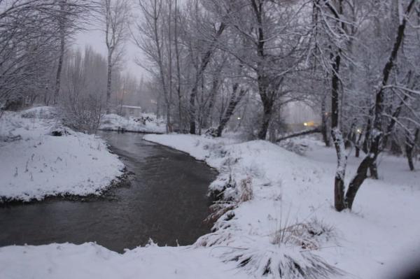 خبرنگاران هوای زنجان تحت تاثیر وزش باد، بارندگی و هوای سرد خبرنگاران هوای زنجان تحت تاثیر وزش باد، بارندگی و هوای سرد و یخی قرار می گیرد